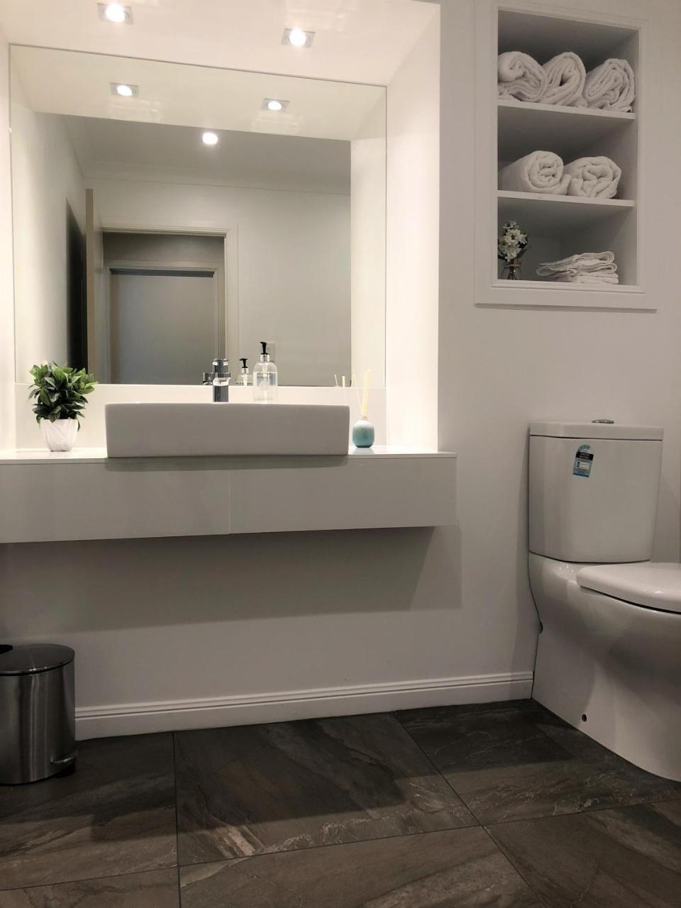 Kinloch Lakeview Lodge - Taupo Ngoại thất bức ảnh